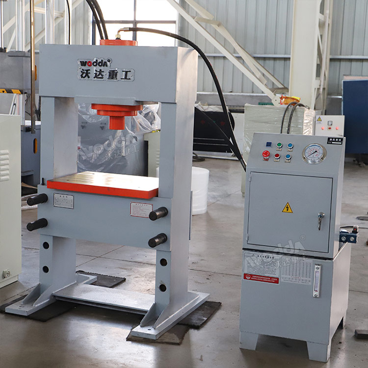 100噸龍門(mén)油壓機(jī)車(chē)間實(shí)物