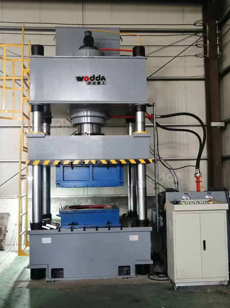 不銹鋼水箱板油壓機(jī)客戶現(xiàn)場(chǎng)