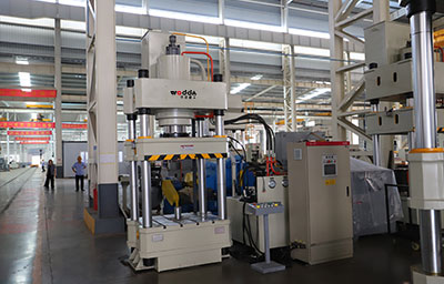 315噸四柱油壓機(jī)應(yīng)用范圍及優(yōu)勢