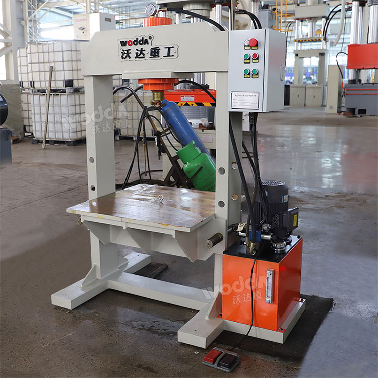 30噸龍門(mén)油壓機(jī)