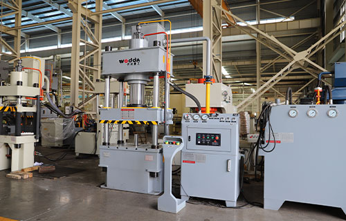 200噸四柱油壓機(jī)多少錢一臺(tái)？