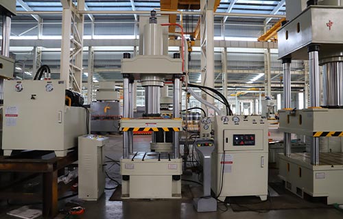 四柱油壓機定制化，滿足特定工業(yè)需要