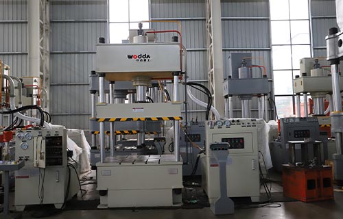 100噸四柱油壓機(jī)有什么優(yōu)勢(shì)？