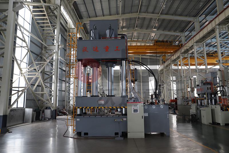 四柱油壓機(jī)